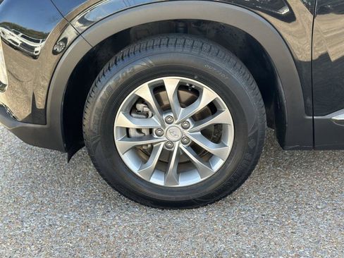 Used 2019 Hyundai Santa Fe SE image 9