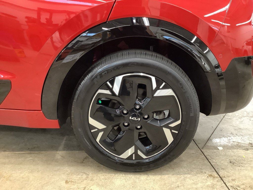 Certified 2025 Kia Niro Wave w/ Wave Preserve Package FWD image 22