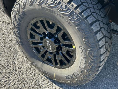 New 2026 Chevrolet Silverado 2500 ZR2 image 9