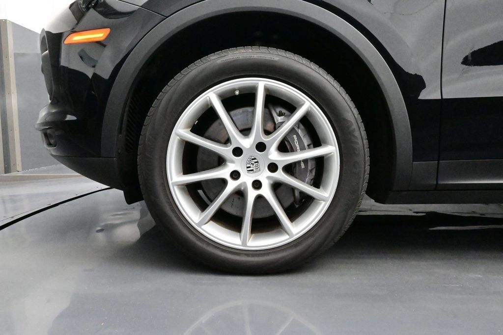 Certified 2023 Porsche Cayenne Coupe w/ Premium Package AWD/4WD image 6