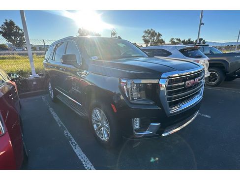 Used 2021 GMC Yukon SLT w/ SLT Premium Package image 2