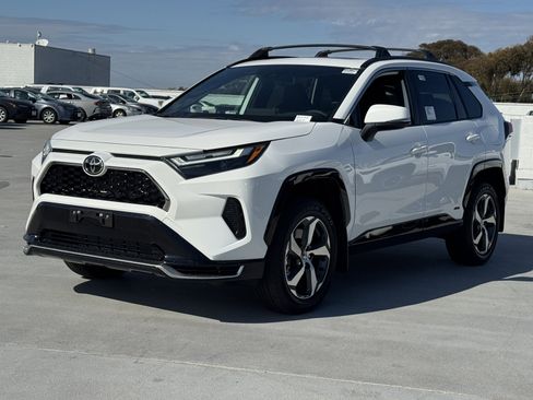 New 2025 Toyota RAV4 SE image 11