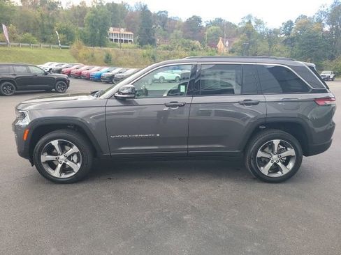 New 2025 Jeep Grand Cherokee Limited w/ Luxury Tech Group II image 2