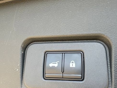 Certified 2025 Nissan Rogue SV FWD image 37