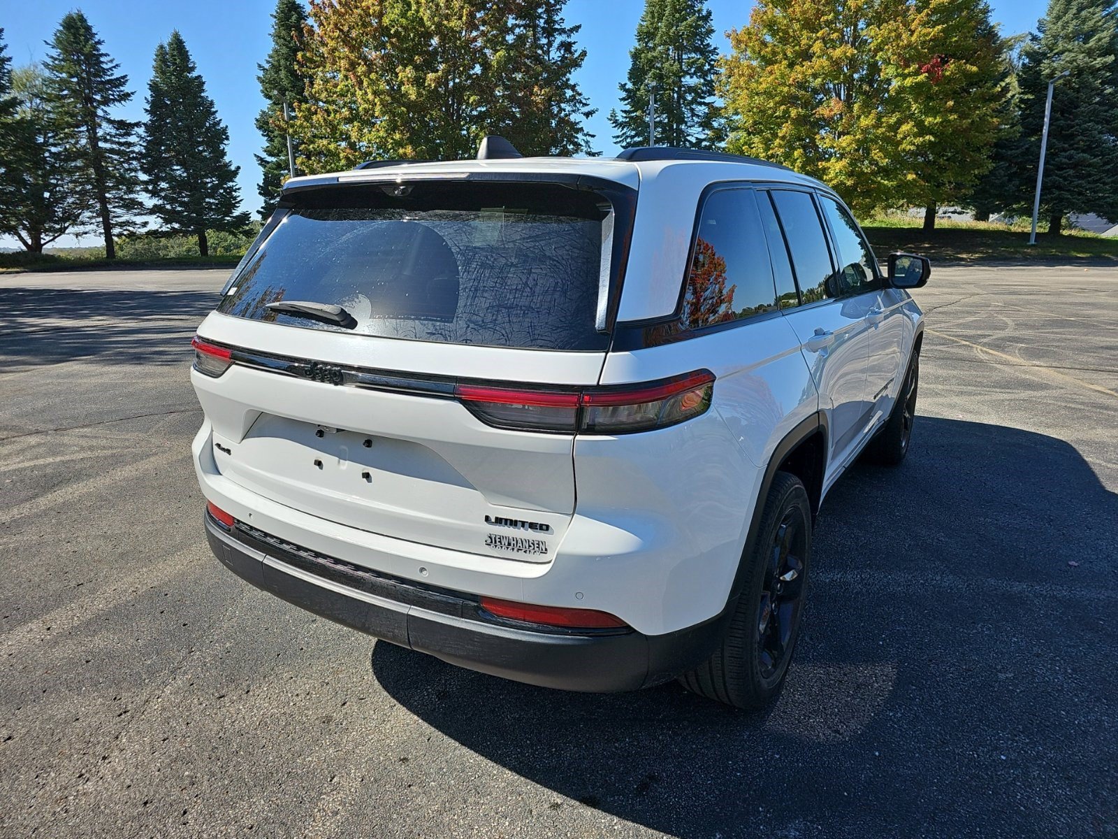 Used 2023 Jeep Grand Cherokee Limited w/ Luxury Tech Group II AWD/4WD image 6