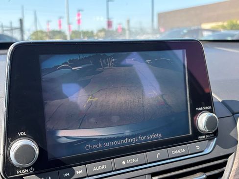 Used 2025 Nissan Altima 2.5 SV FWD image 23