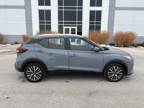 Used 2021 Nissan Kicks SV image 4
