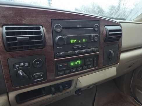 Used 2005 Ford F350 Lariat image 10