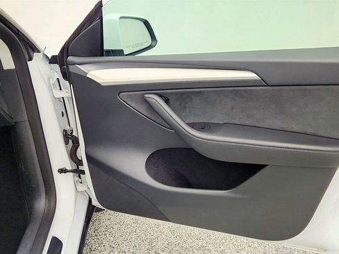 Used 2023 Tesla Model Y Long Range image 31