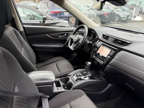 Used 2019 Nissan Rogue SV w/ Sun & Sound Touring Package image 22