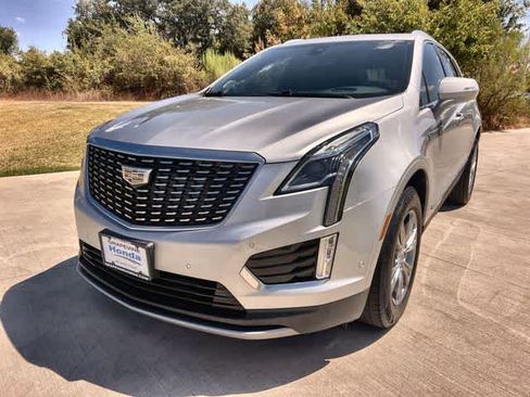 Used 2020 Cadillac XT5 Premium Luxury FWD image 2
