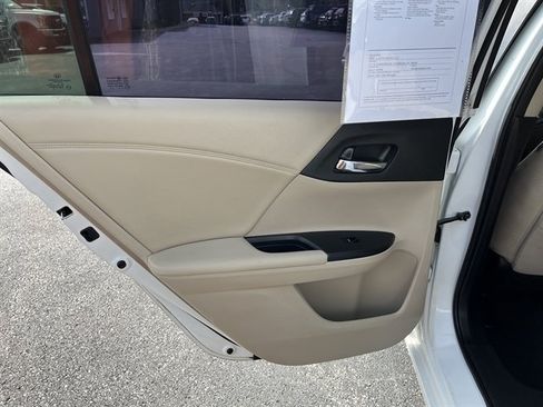 Used 2017 Honda Accord EX image 28