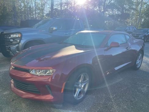 Used 2018 Chevrolet Camaro LT image 4