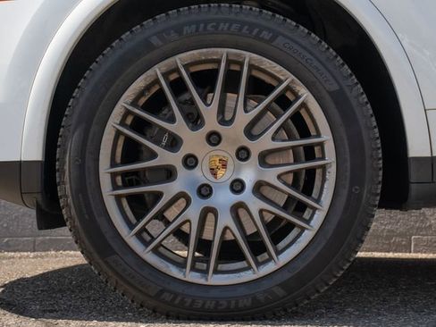 Certified 2017 Porsche Cayenne Platinum Edition AWD/4WD image 12