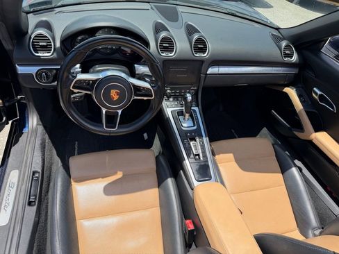 Used 2018 Porsche 718 Boxster RWD image 22