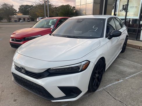 Used 2024 Honda Civic Sport image 1