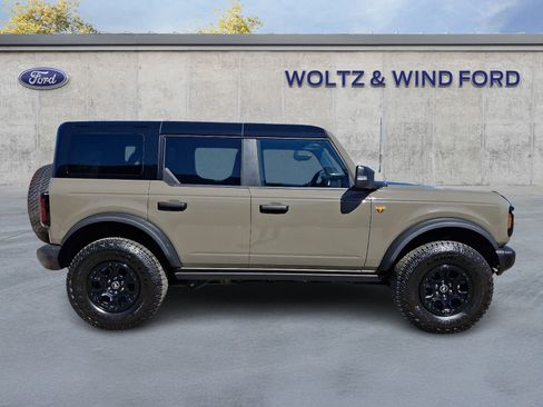 Used 2025 Ford Bronco Badlands image 7