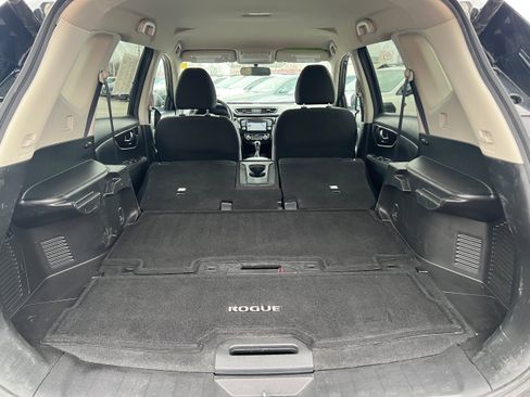 Used 2017 Nissan Rogue SV w/ SV Premium Package image 12