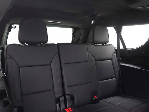Used 2026 Chevrolet Suburban High Country AWD/4WD image 13