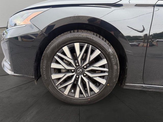 Used 2025 Nissan Altima 2.5 SV FWD image 9