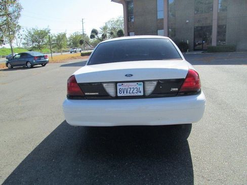 Used 2010 Ford Crown Victoria Police Interceptor image 5