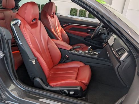 Used 2018 BMW M4 Convertible image 15