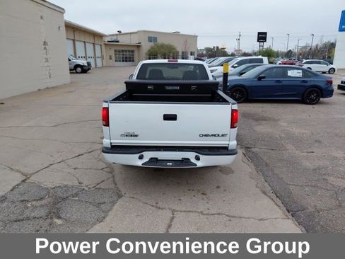 Used 2000 Chevrolet S10 Pickup LS w/ Preferred Equipment Group image 5