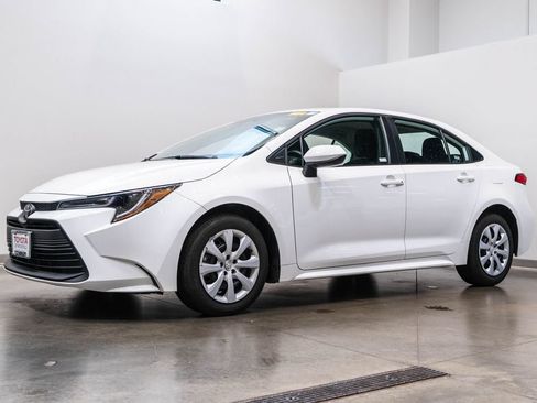 Used 2024 Toyota Corolla LE FWD image 3
