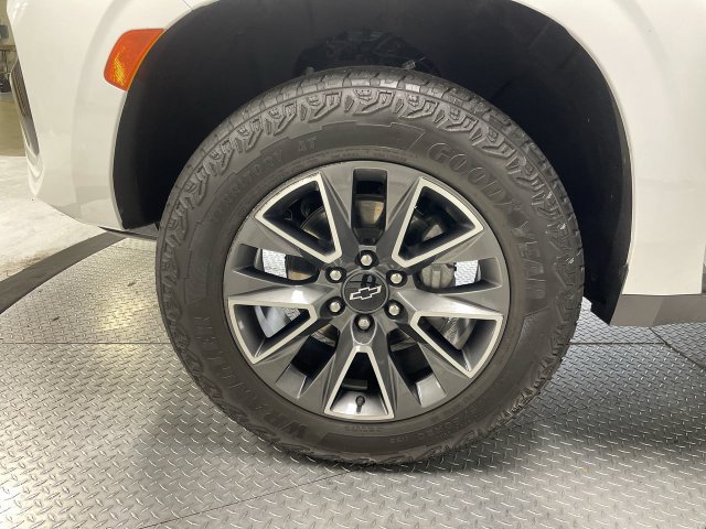 Used 2024 Chevrolet Tahoe Z71 w/ Z71 Off-Road Package AWD/4WD image 10