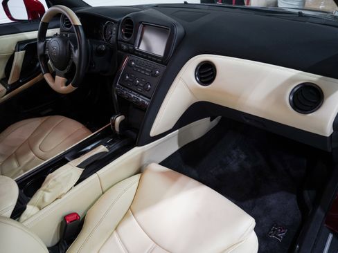 Used 2016 Nissan GT-R Premium AWD/4WD image 16