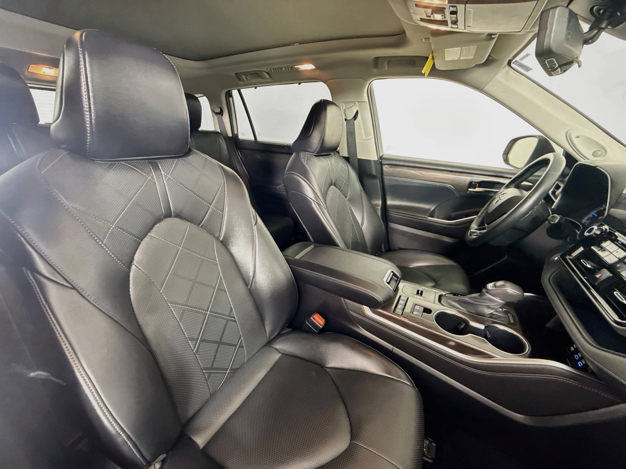 Used 2022 Toyota Highlander Limited AWD/4WD image 31