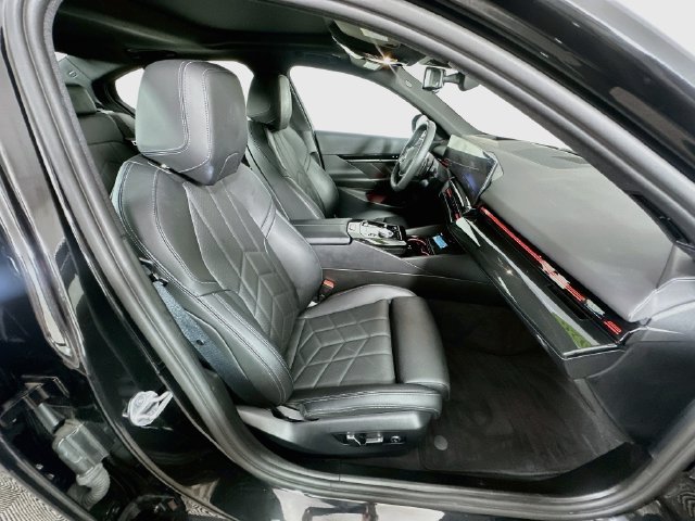 Used 2026 BMW 530i xDrive AWD/4WD image 30