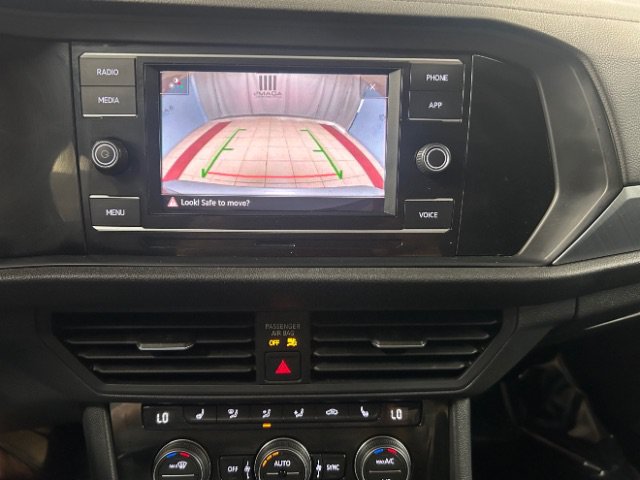 Used 2022 Volkswagen Jetta SE FWD image 9