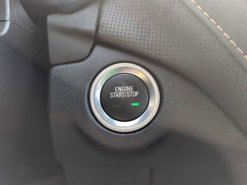 Used 2023 Chevrolet Equinox Premier image 17