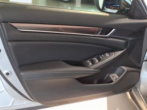 Used 2022 Honda Accord Sport image 9