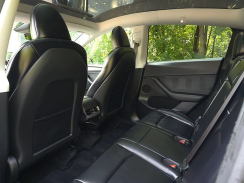 Used 2025 Tesla Model Y Long Range RWD image 15