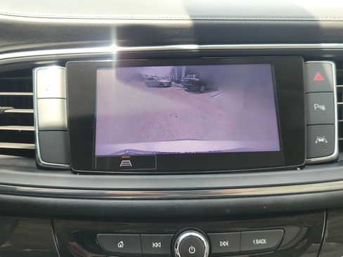Used 2022 Buick Enclave Essence FWD image 10