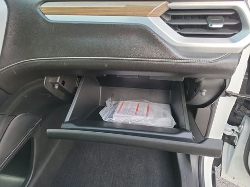 Used 2022 GMC Acadia SLE image 38