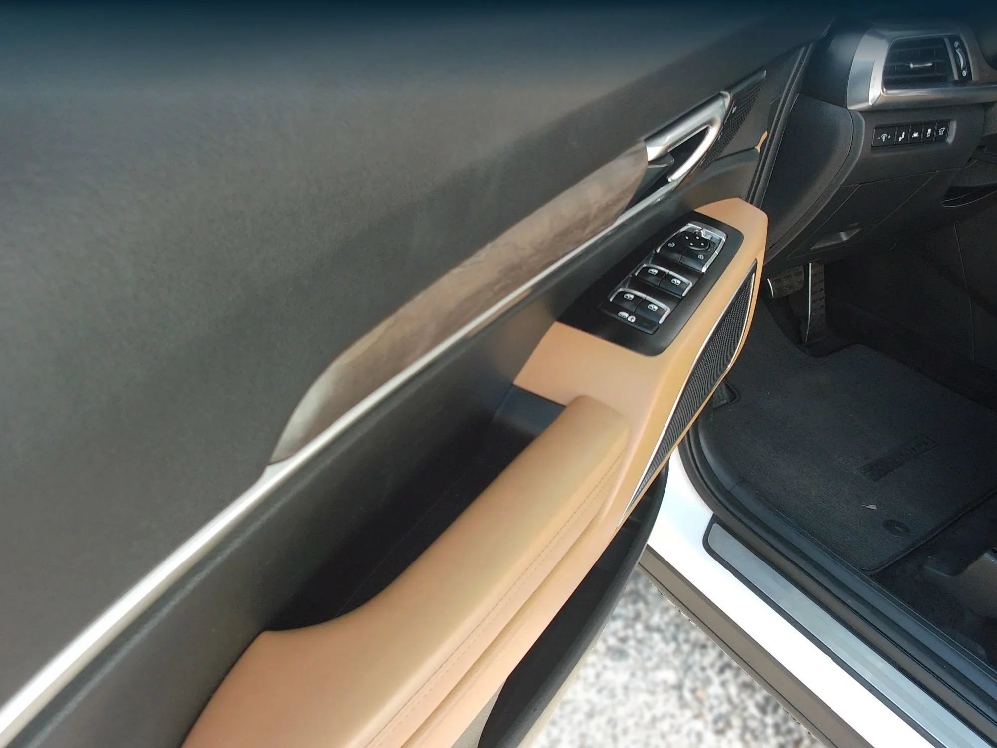 Used 2022 Kia Telluride SX w/ Towing Package FWD image 11