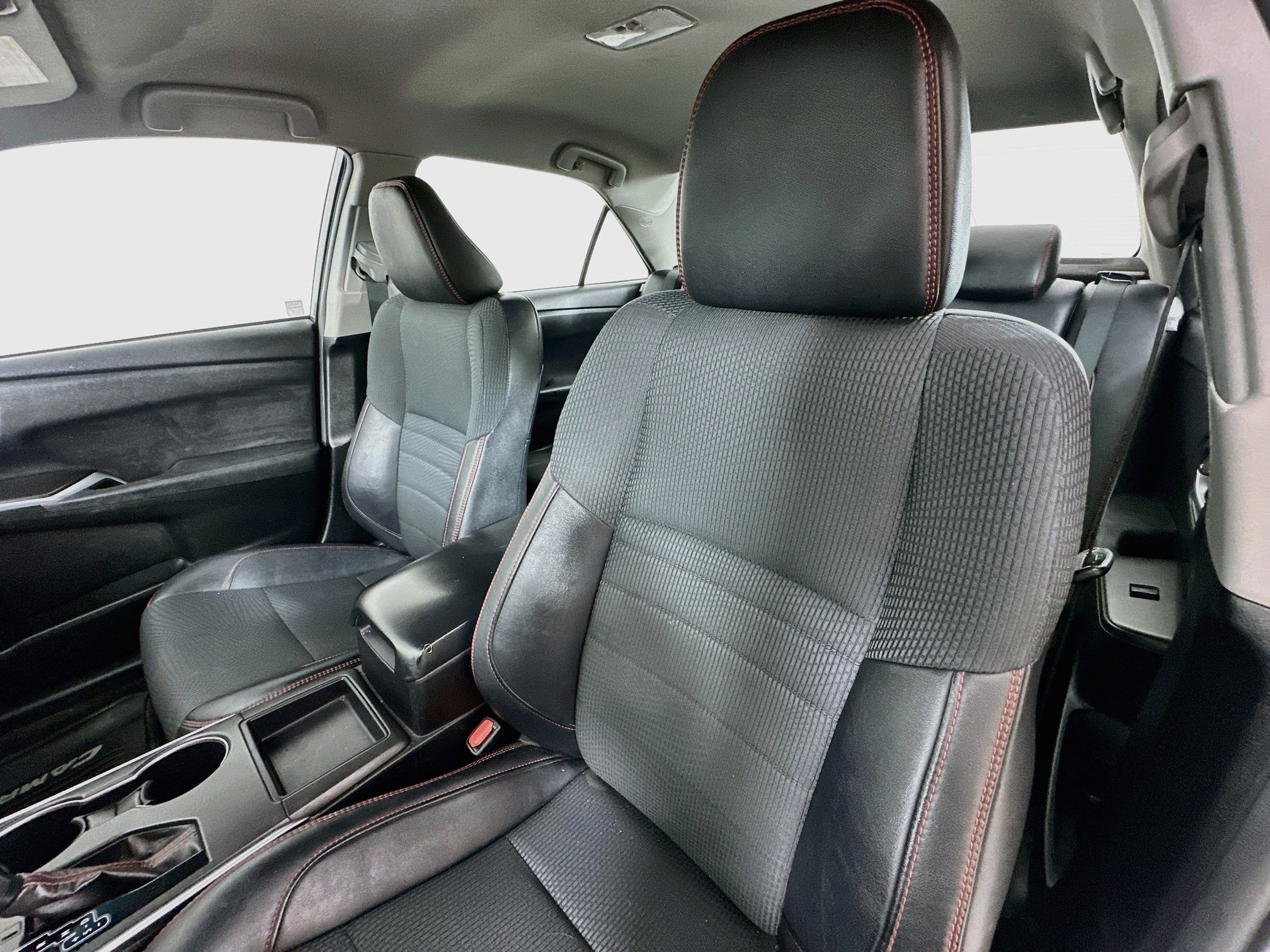 Used 2017 Toyota Camry SE FWD image 19
