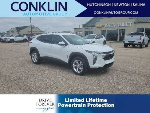 New 2026 Chevrolet Trax LS FWD image 1