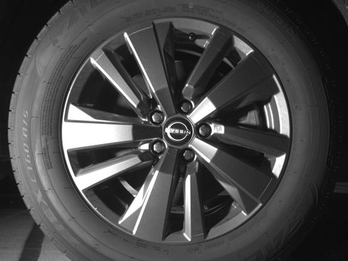 Used 2025 Nissan Pathfinder SV image 13