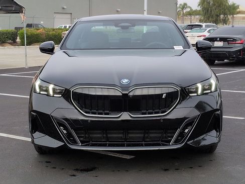 New 2026 BMW i5 eDrive40 w/ M Sport Package image 3