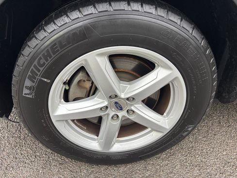 Used 2017 Ford Explorer XLT w/ Equipment Group 201A image 6