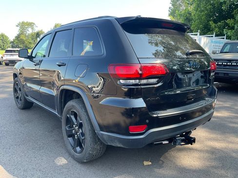 Used 2020 Jeep Grand Cherokee Laredo AWD/4WD image 3