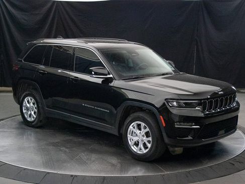 Used 2023 Jeep Grand Cherokee Limited w/ Trailer Tow Prep Group (B) image 2