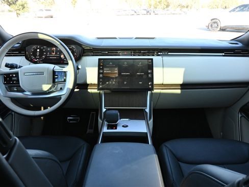 Used 2024 Land Rover Range Rover SE image 7