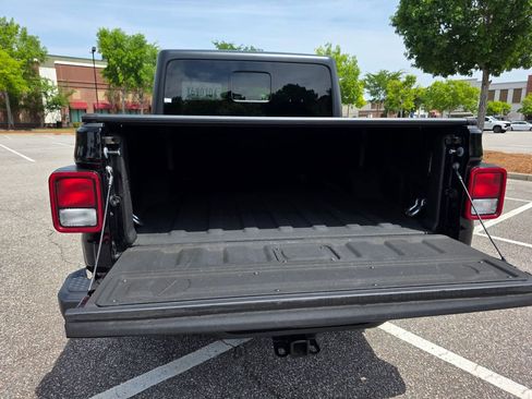 Used 2023 Jeep Gladiator Overland w/ Trailer Tow Package AWD/4WD image 31