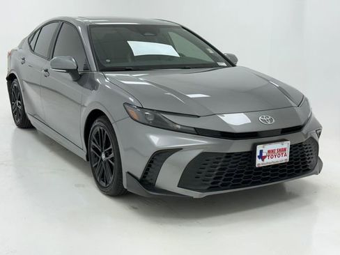 Used 2026 Toyota Camry SE w/ Multimedia Upgrade Package image 2