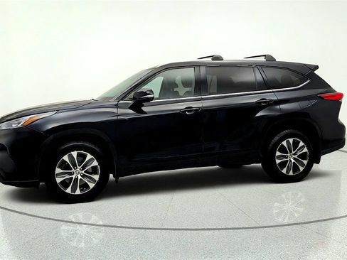 Used 2020 Toyota Highlander XLE AWD/4WD image 8